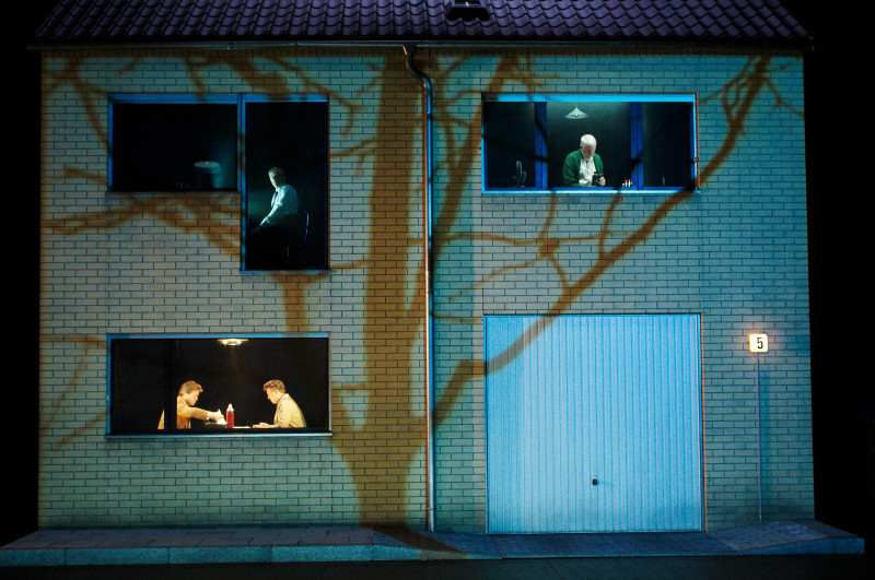 I WENT TO THE HOUSE... © Philippe Stirnweiss