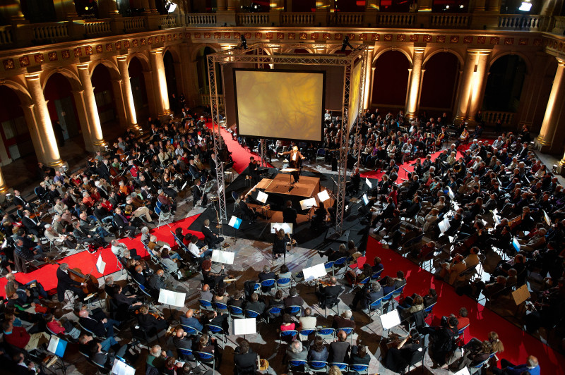 Le Brussels Philharmonic joue Terretektorh © Philippe Stirnweiss