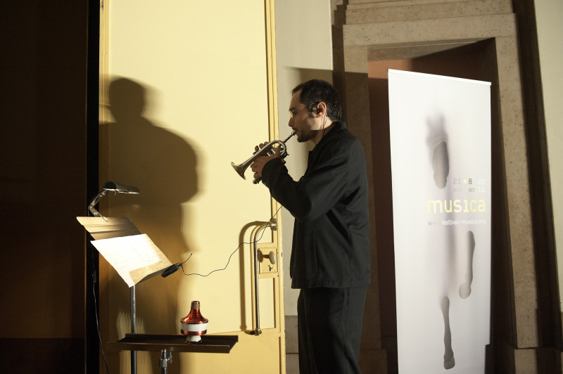 Sava Stoianov joue "Two Piccolo Trumpets for Sava Stoianov" © Philippe Stirnweiss