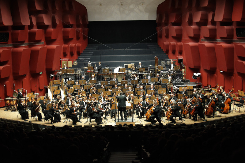 Pascal Rophé dirige l'Orchestre philharmonique de Strasbourg © Philippe Stirnweiss