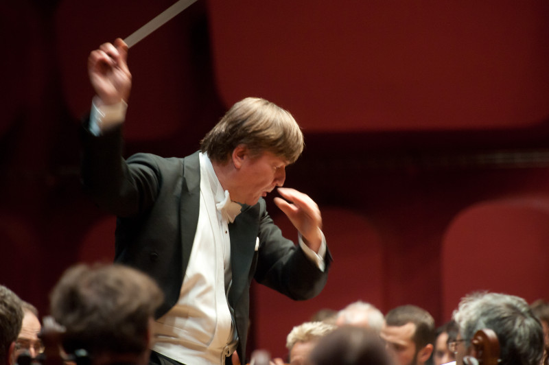 Marko Letonja dirige l'Orchestre philharmonique de Strasbourg © Philippe Stirnweiss
