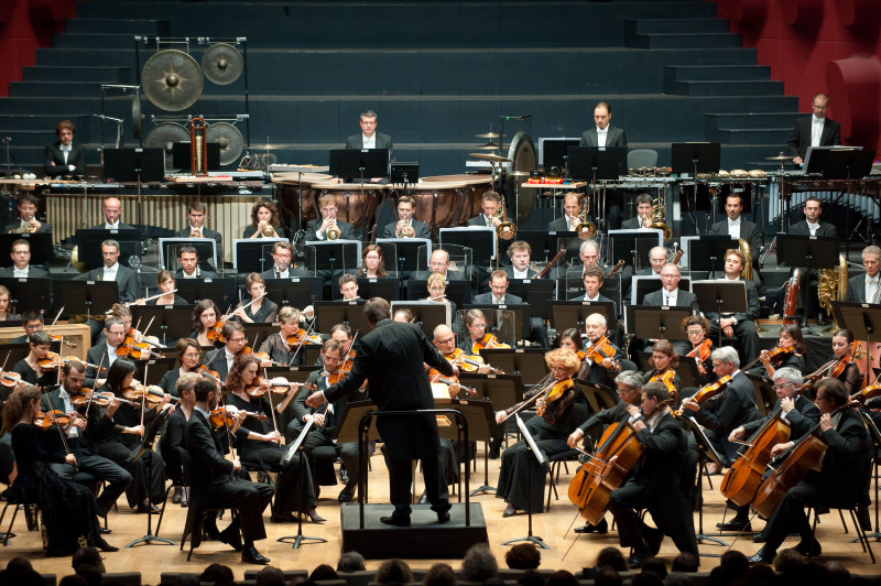 Marko Letonja dirige l'Orchestre philharmonique de Strasbourg © Philippe Stirnweiss