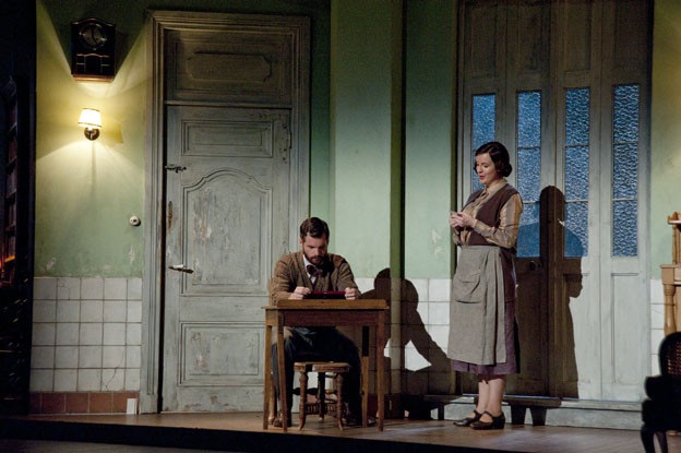 Kitty Whately et Edward Grint dans "The House Taken Over" © Camille Roux