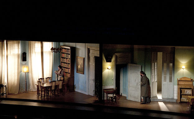 Kitty Whately et Edward Grint dans "The House Taken Over" © Camille Roux