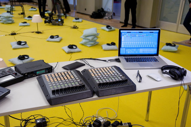 Installation des Concerts sous casques à l'Aubette © Camille Roux