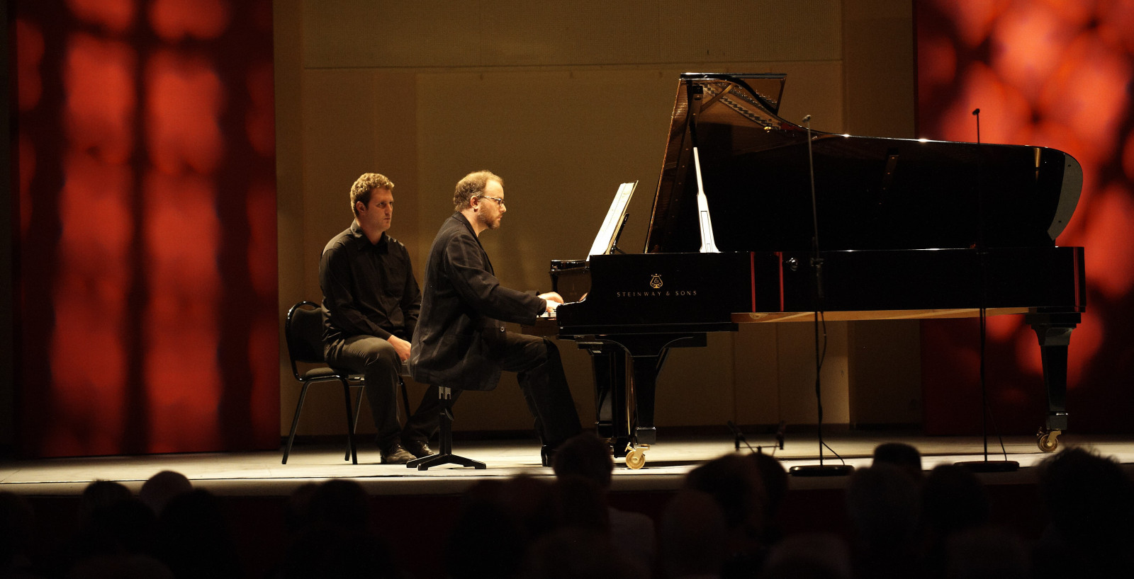 Nicolas Hodges, piano