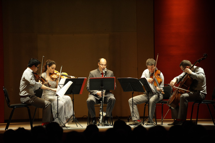 Le Quatuor Diotima entoure Alain Billard Philippe Stirnweiss