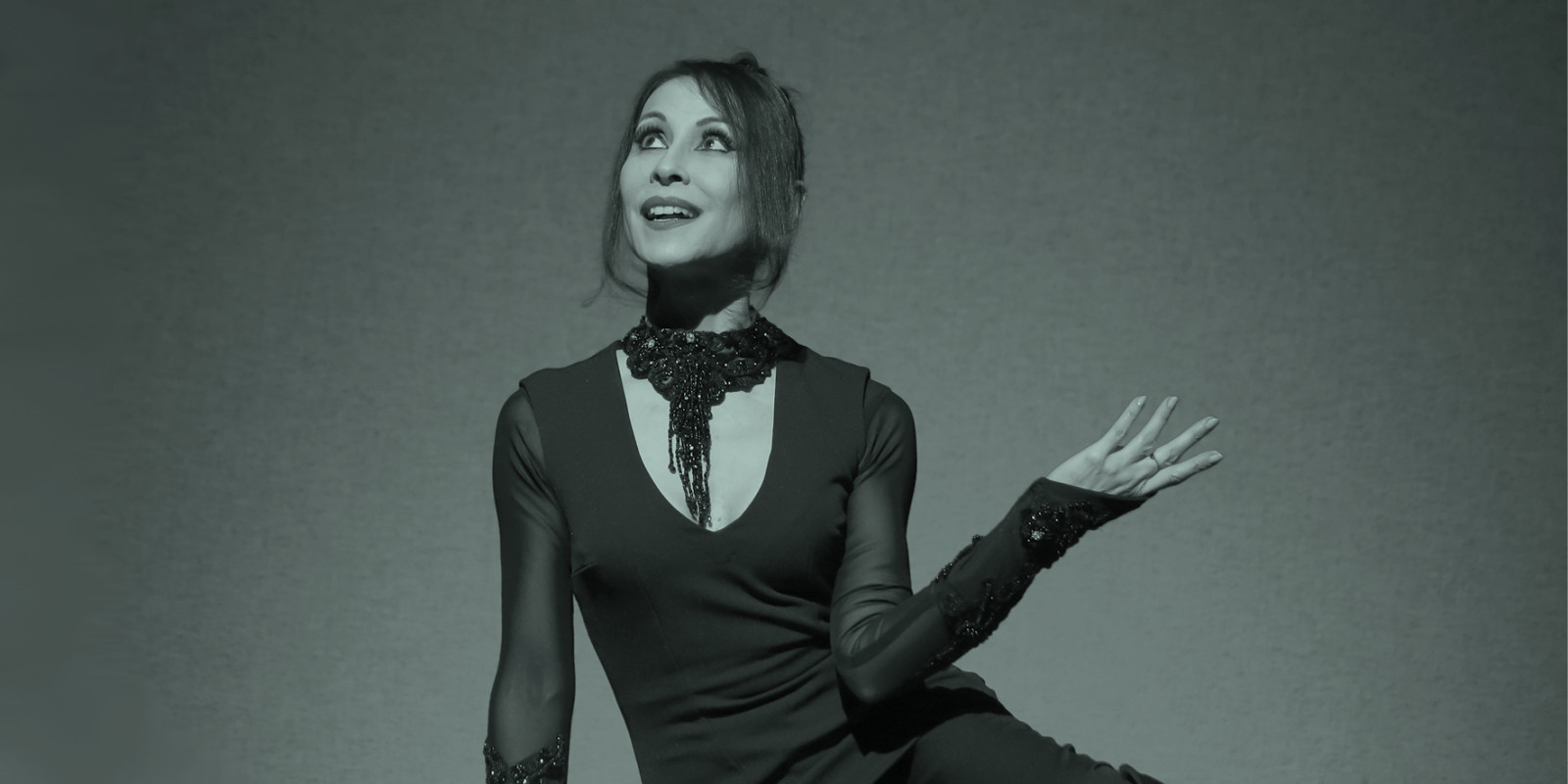 Barbara et l'homme en habit rouge